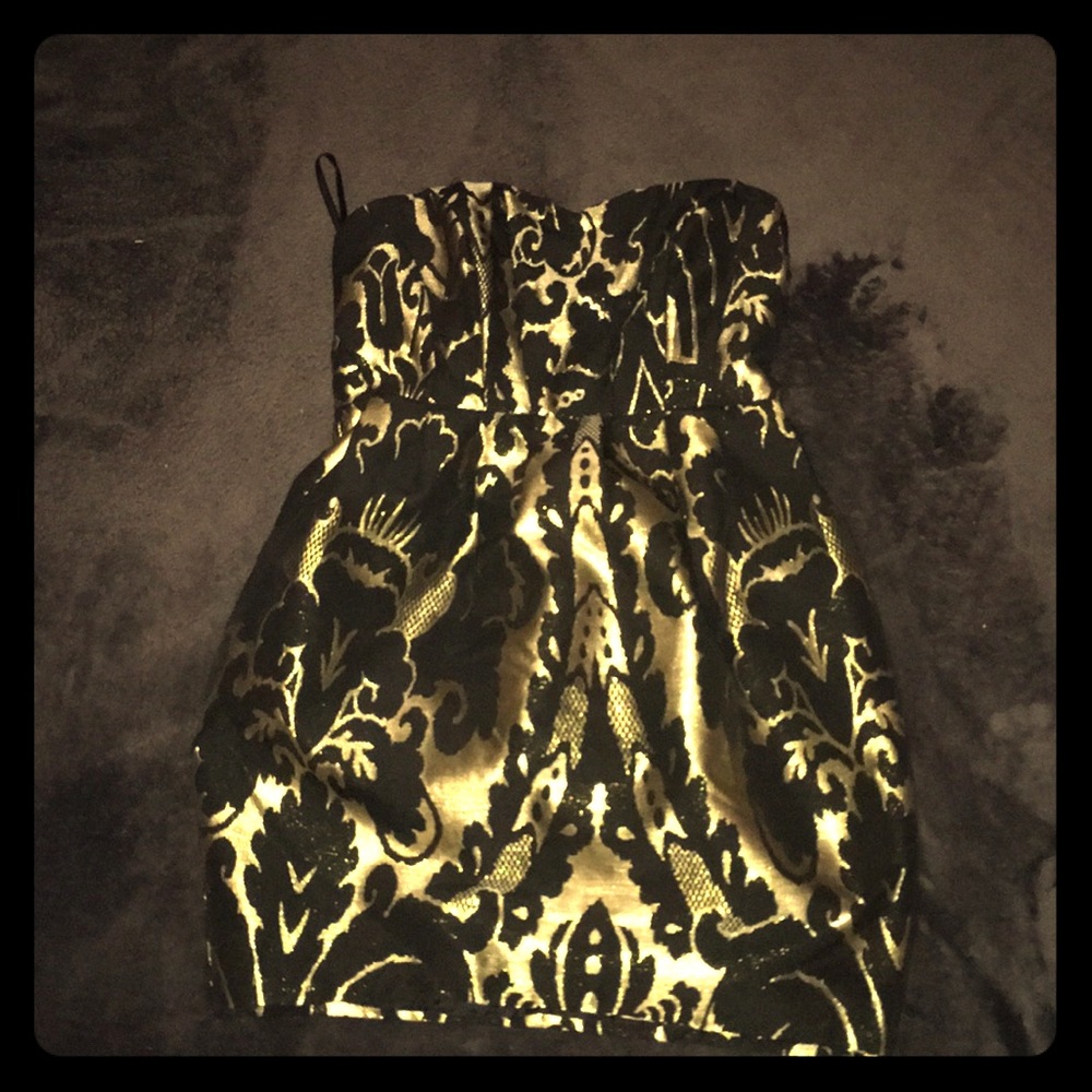 Im selling a gold/black strapless dress.